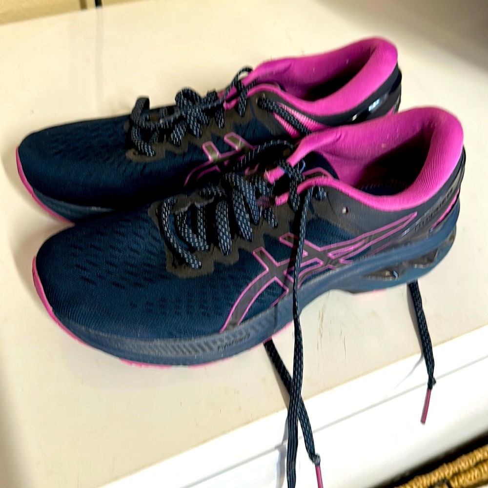 Women’s running shoes